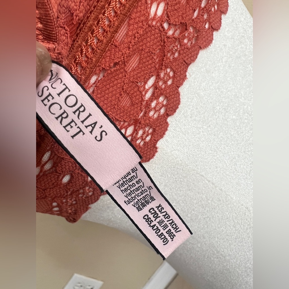 Victoria’s Secret All over Lace Deep V neck Bralette-XS - Picture 4 of 4